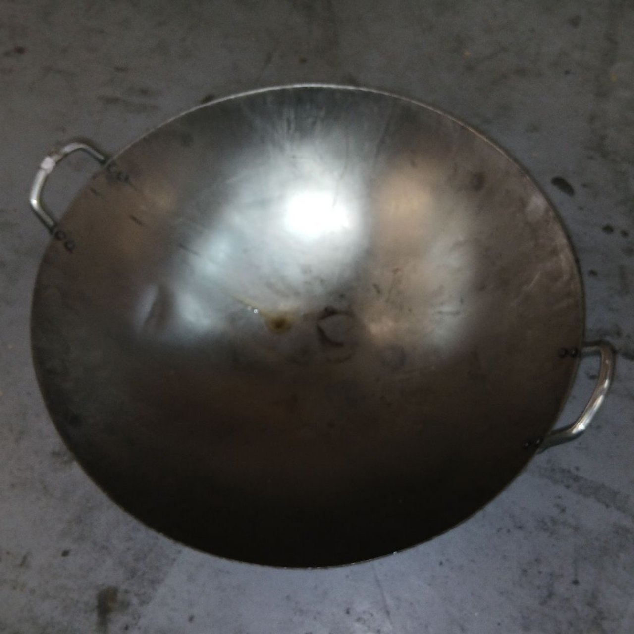 Iron Wok 20inch Round 2-ear 20pca Carton
